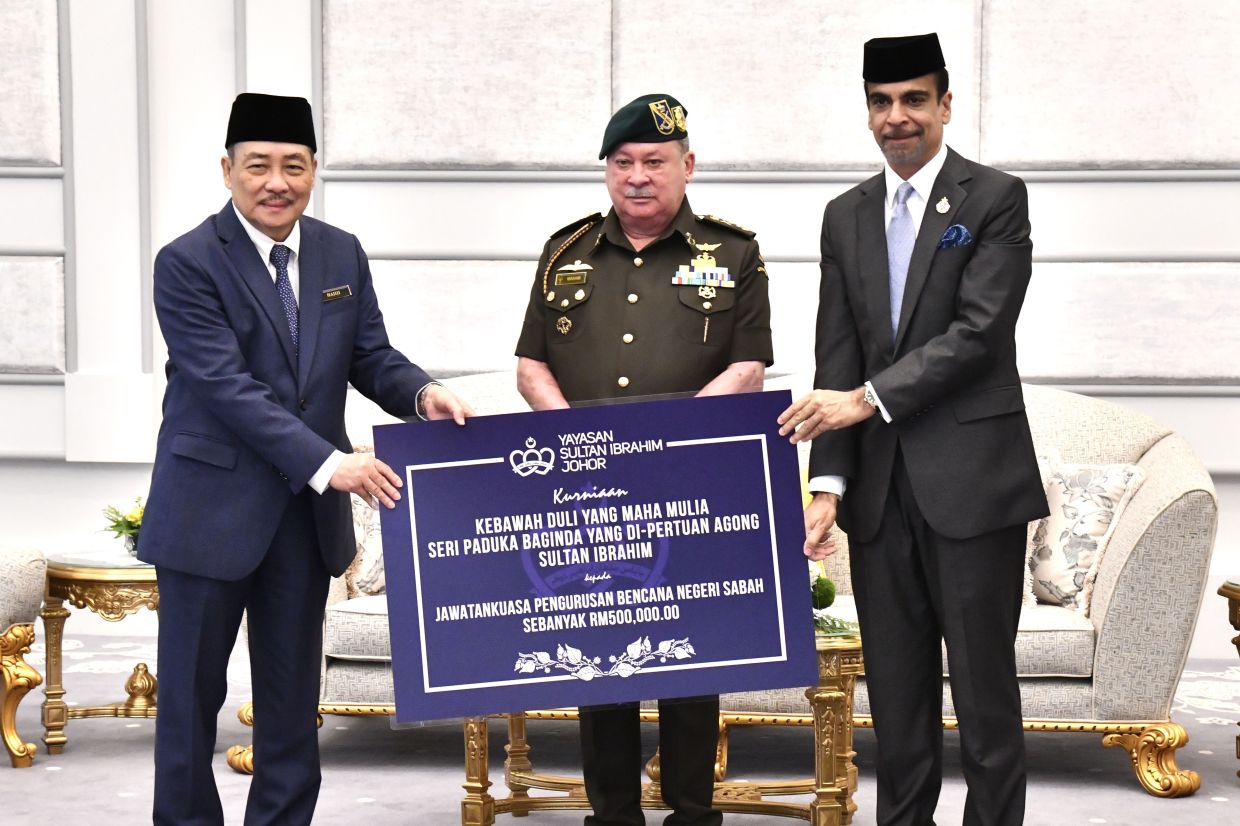 King contributes RM500,000 to Sabah fire victims