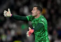 Soccer-Barcelona keeper Pena to join Greek side Panathinaikos