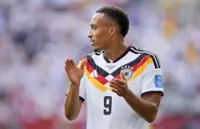 Soccer-Leweling to get Brazilian Ronaldo's triangle fringe haircut if Germany win World Cup