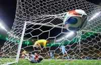 Soccer-Munoz strike sends Colombia into World Cup Round of 32