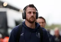 Soccer-Tottenham sign veteran goalkeeper Dubravka