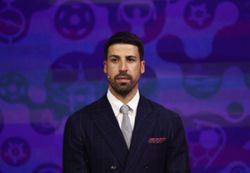 Soccer-Two flags, one heart: Khedira sees no problem with brothers split at World Cup