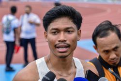 Back to the paper chase as Azeem pursues master's degree at UM