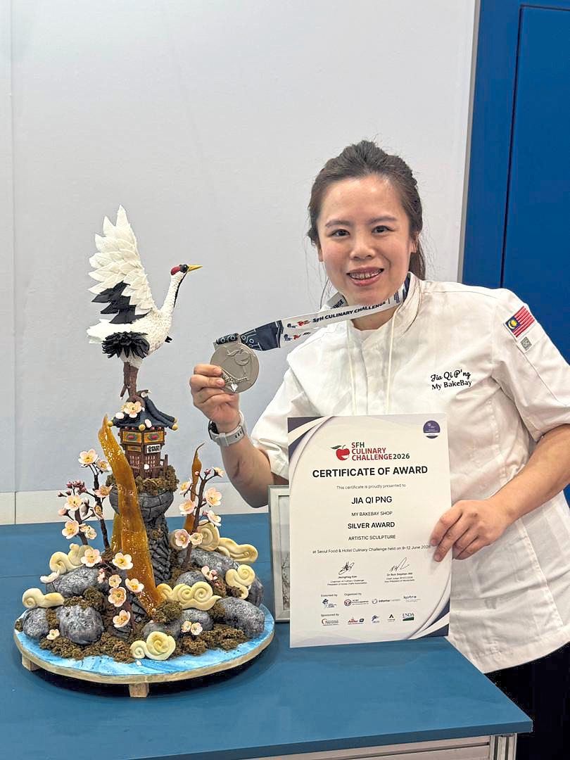 Success takes flight: P’ng showing off the silver award she received for her artistic sculpture at the Seoul Food and Hotel Culinary Challenge 2026 in South Korea. — Photo courtesy of P’ng Jia Qi
