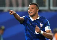 Soccer-France eye top spot against in-form Norway