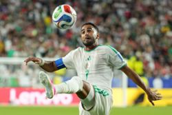 Soccer-Algeria and Austria clash revives memories of the 'Disgrace of Gijon'