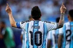 Soccer-Argentina sings collective happy birthday to Messi