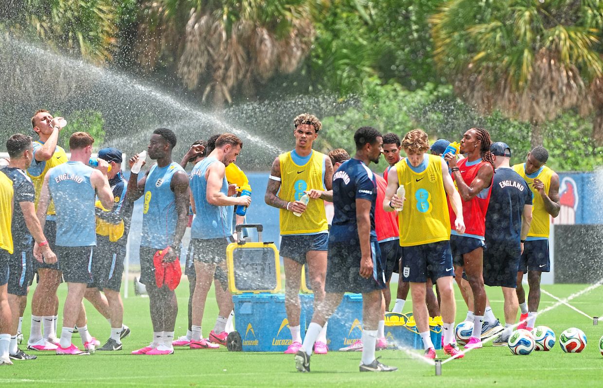 Players rehydrate during training, reflecting the growing emphasis on managing heat and safeguarding player welfare in warmer conditions. —IMAGN IMAGES via Reuters/Jim Rassol