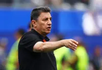 Soccer-Iran trying to make nation proud despite challenges, Ghalenoei says