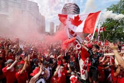 Soccer-Canada urge World Cup fans to cross US border for knockout stage: 'You don't have to leave us'