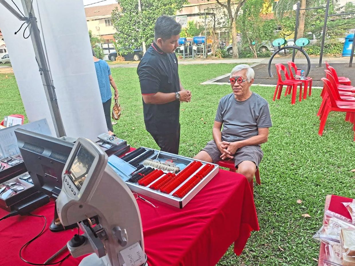 Health screenings held by SS20 Central Zone RA, Petaling Jaya, include eye checks. — Courtesy of SS20 Central Zone RA