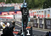 Motor racing-Russell takes pole in chaotic Austrian GP qualifying