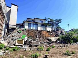 Ten sustain minor injuries in M5.6 quake near Japan's Mt. Fuji
