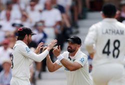 Cricket-Smith leads charge for New Zealand as England trail