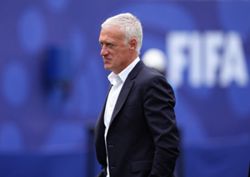 Soccer-France coach Deschamps returns to World Cup after death of his mother