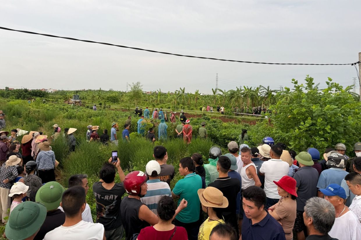 Villagers and police officers at the site of the Trump-branded golf resort project in Chau Ninh commune, Hung Yen province, Vietnam. Dozens of police moved into the site of northern Vietnam’s $1.5 billion Trump-branded golf resort project shortly after 7am on Friday, as the first few plots of farmers’ land were officially seized by the state. -- Photographer: Nguyen Xuan Quynh/Bloomberg