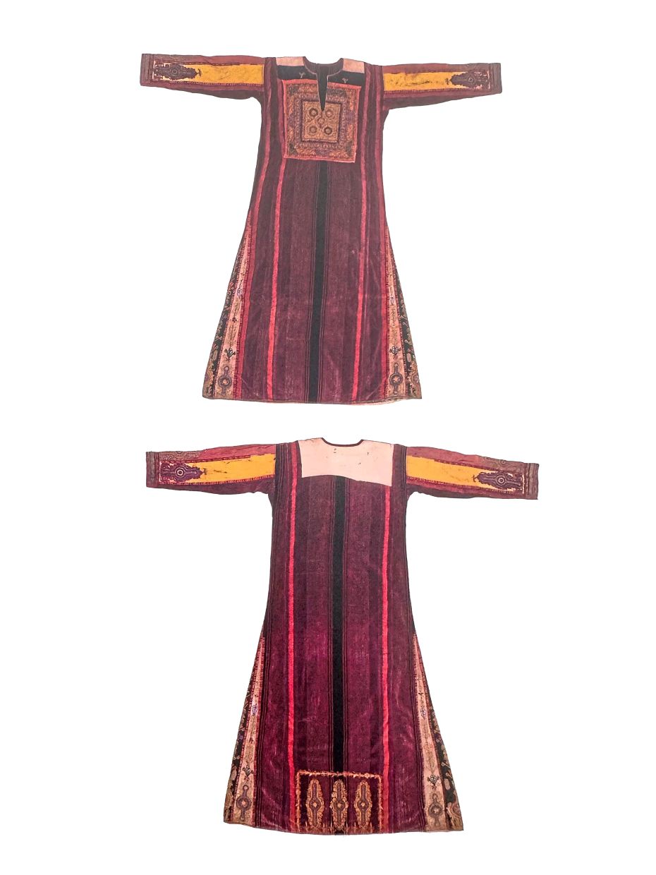A velvet thobe malak mukhmal with narrow sleeves, embellished using the distinctive Bethlehem embroidery technique and featuring motifs traditionally associated with the Bethlehem region. Photo: Islamic Arts Museum Malaysia 