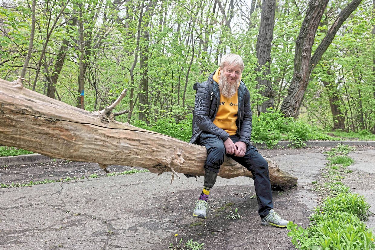 Bird enthusiast Vyacheslav Kaistro says there's simply no living space left where the fighting is taking place.