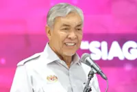 Zahid unveils disaster relief centre amid growing flood challenges in Batu Pahat