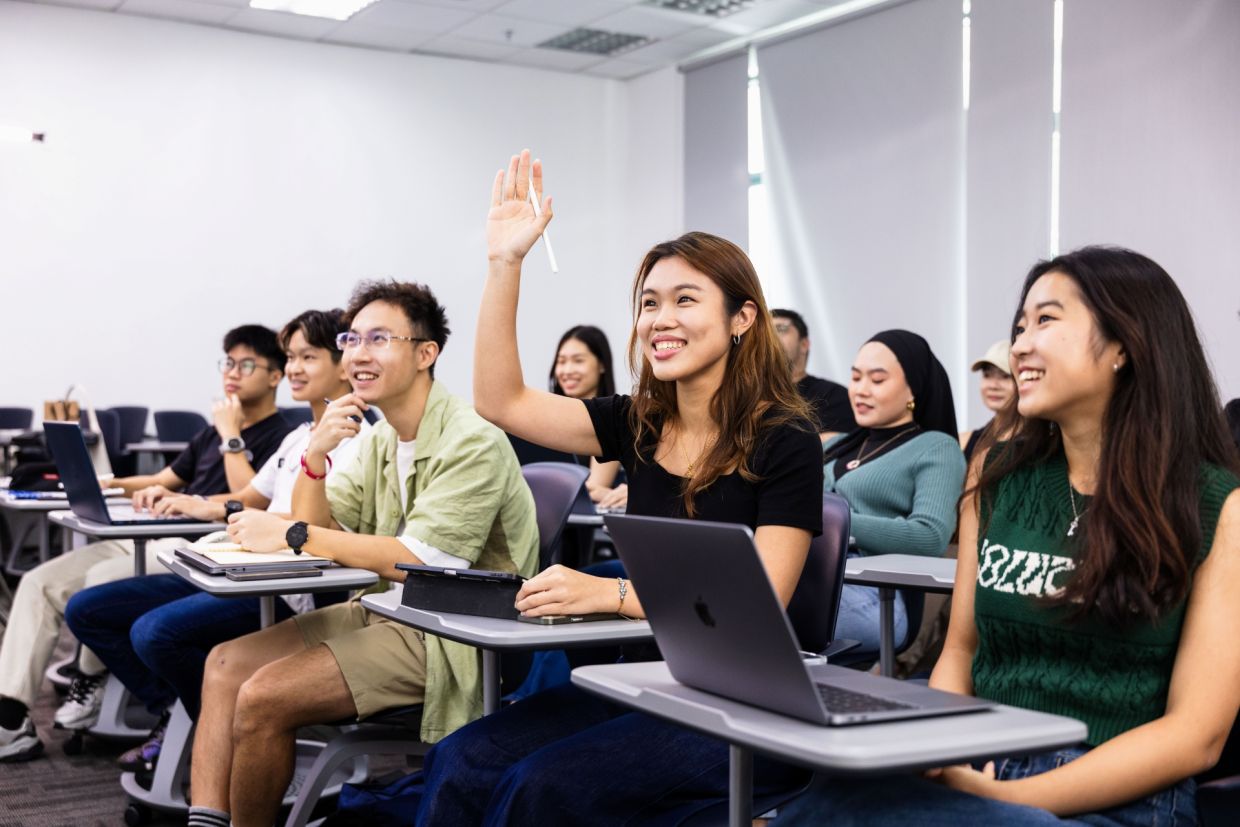 Students at UNM are challenged to develop lifelong curiosity, practice critical thinking, and internalise independentreasoning in the classroom, preparing them for success in the age of technology and AI.