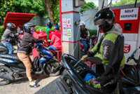 Motorists in Indonesia switch fuels, queue longer amid fuel price hike