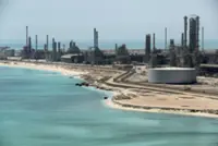 Middle East producers push on with oil, LNG loadings despite ship attacks