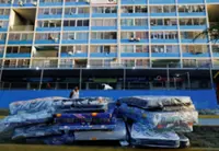Survivors decry slow aid after deadly Venezuela quakes