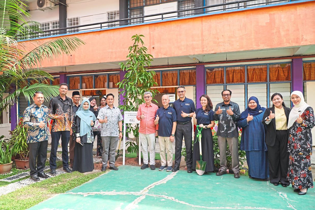 Mohammad Fahmi and Lim, together with representatives from LBSF and SK Sungei Way, posing for a group photo during the official ceremony, marking the launch of a collaborative initiative to promote a safer and more inclusive learning environment.