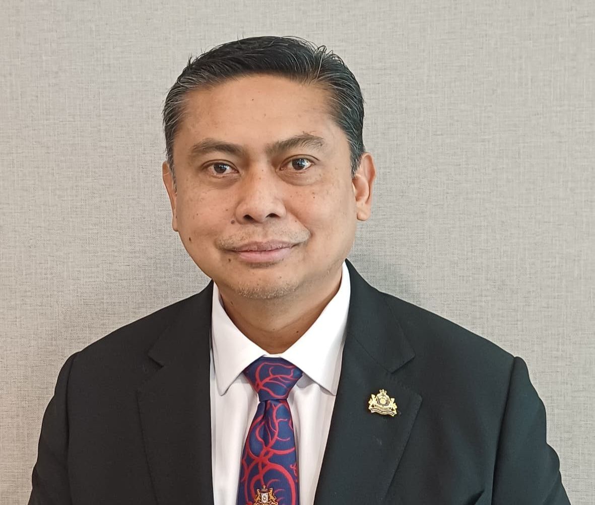 Johor Baru mayor Datuk Mohd Haffiz Ahmad reminded political parties and candidates contesting in the upcoming state election to strictly comply with local council regulations when installing campaign banners and posters.
