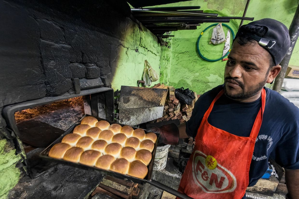A worker at Hiap Joo Bakery & Biscuit Factory monitors the bread-baking process.The bread, baked using the traditional wood-fired oven method, continues to receive an encouraging response from customers. - -fotoBERNAMA (2026) COPYRIGHT RESERVED
