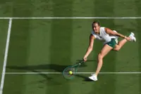 Tennis-Sabalenka powers past Kostovic into Wimbledon second round
