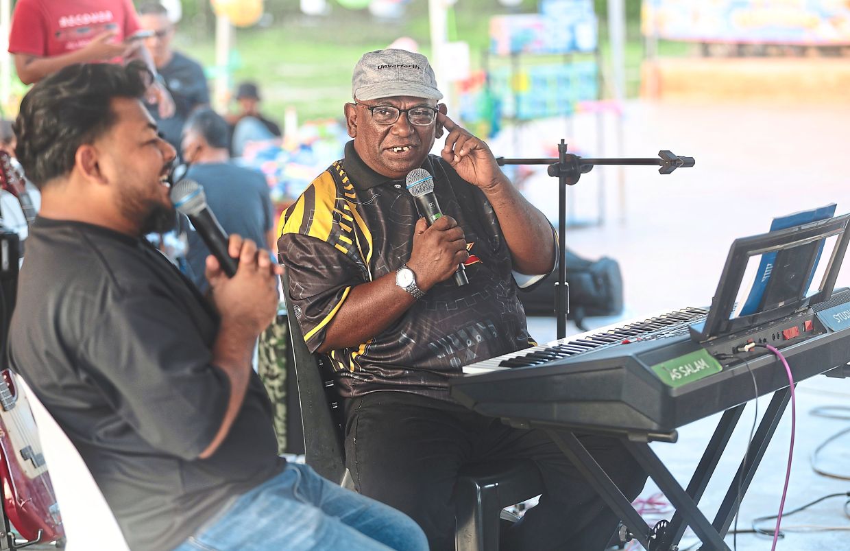 Veteran composer Mat Din (right) sharing his experience with the audience at the event.