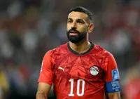 Soccer-'The King is back' - Egypt's Salah resumes training after hamstring scare