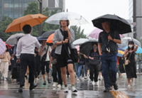 Rainy season begins in S. Korea’s southern regions; Seoul stays hot and humid