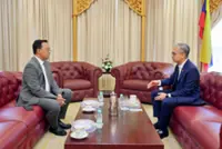 Communications Minister receives courtesy visit from Malaysia's Ambassador to Lebanon