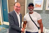 Anwar meets world bodybuilding legend Dexter Jackson