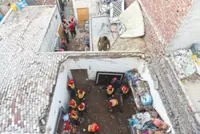 Roof collapse kills 14 kids
