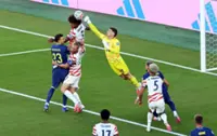 Soccer-Ten-man United States beat Bosnia 2-0 to reach World Cup round of 16