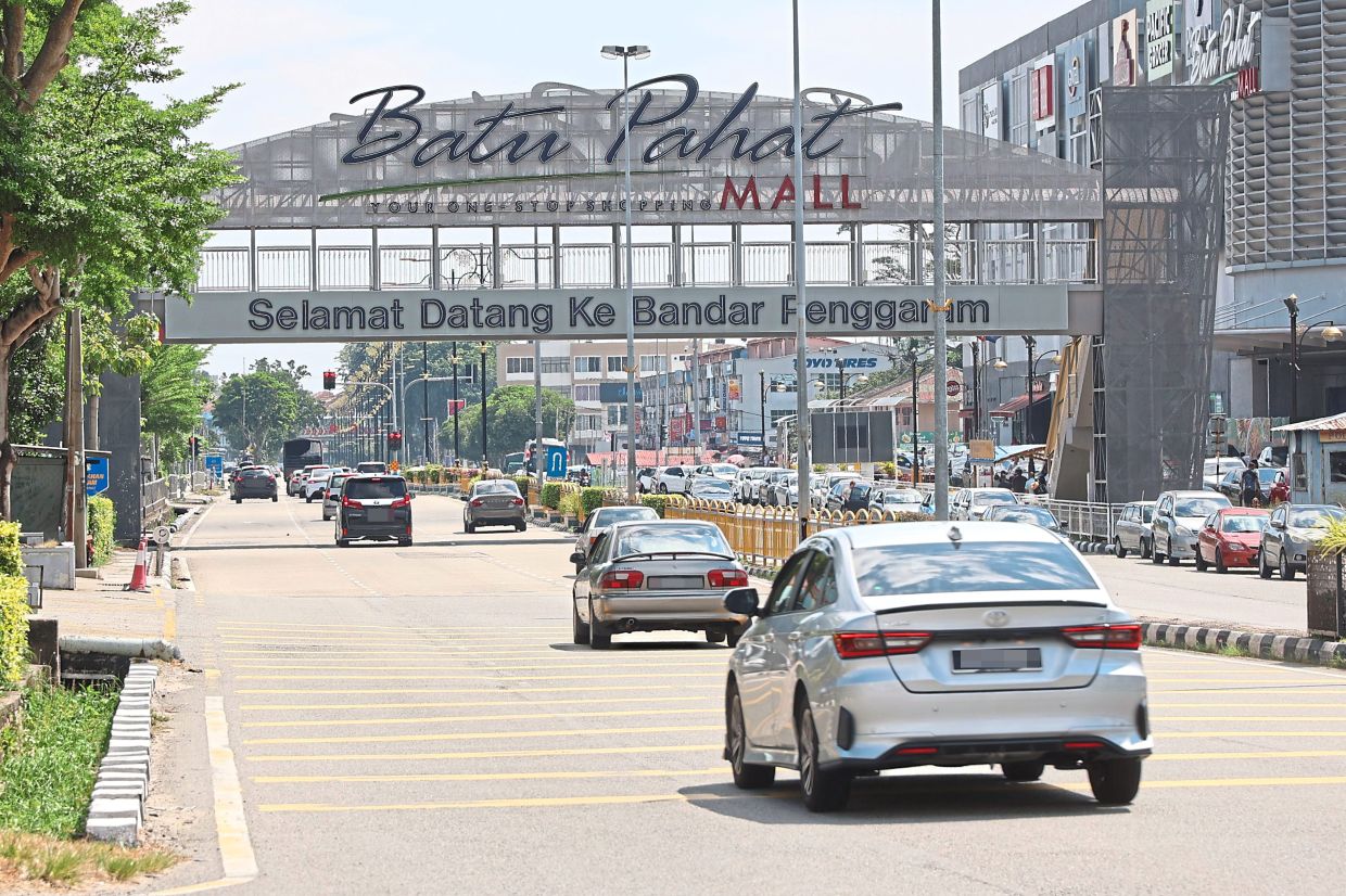 Parit Yaani constituency is a mix of traditional villages, new housing areas and commercial centres such as Batu Pahat Mall.
