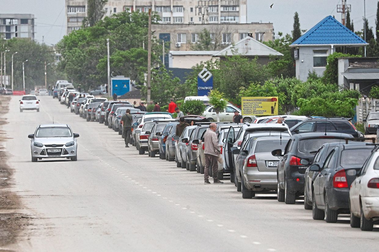 Ukraine ruins Crimean summer