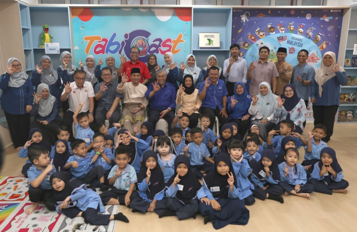 Barisan Nasional president Datuk Seri Dr Ahmad Zahid Hamidi along with Johor caretaker Mentri Besar Datuk Onn Hafiz Ghazi visiting and posing with pictures of all thechildren at a Bangsa Johor kindergarten in Larkin in Johor Baru.