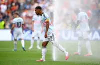 Soccer-More water, less flow? Hydration breaks fuel debate as game rhythm put to the test