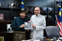 Chief statistician Mohd Uzir pays farewell visit to PM Anwar