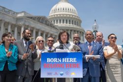 US Supreme Court strikes down Trump birthright citizenship order