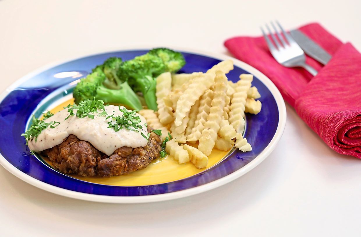 Photos: LOW LAY PHON/The Star Crispy battered beef, creamy white gravy and bright lemon butter broccoli make an irresistible Southern-style meal.