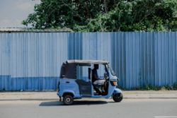 India takes down battery apps after stalled e-rickshaw rides