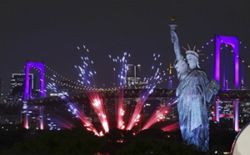US Embassy in Japan celebrates 250th anniversary of founding of US; Tokyo’s Rainbow Bridge lit up in red, white, blue