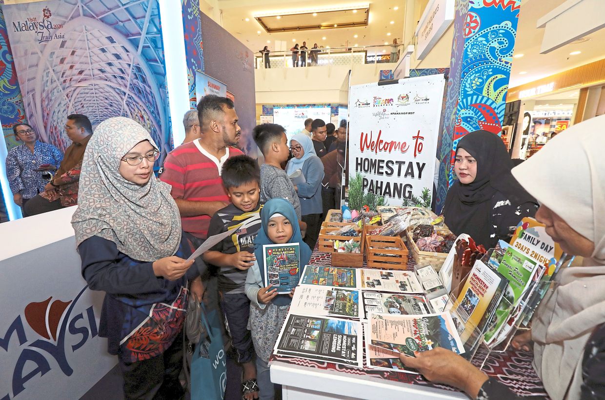 Deal hunting: Visitors checking out holiday packages on offer at The Star Karnival Cuti-Cuti Malaysia 2026 in Kuantan. — AZLINA ABDULLAH/The Star