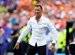 Soccer-Renard's short stint as Tunisia coach ends after World Cup group-stage exit