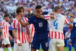 Soccer-France survive Paraguay's prickly test but warning lights flash